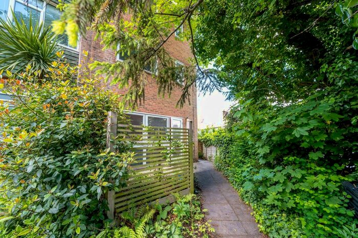 1 Bedroom Flat To Rent In Warren Road, Guildford, GU1