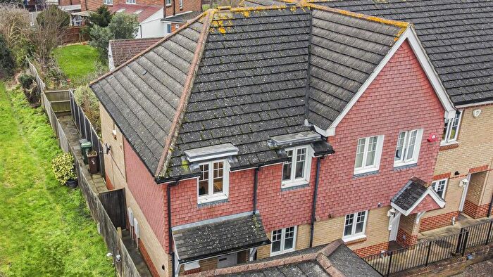 3 Bedroom End Of Terrace House For Sale In Farrier Place, Sutton, SM1
