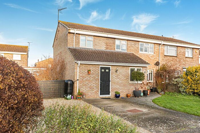 3 Bedroom Semi Detached House For Sale In Halifax Road, Bicester, OX26