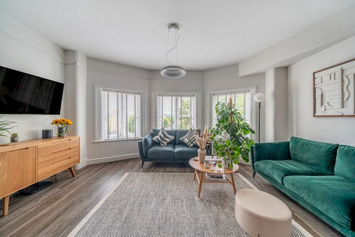 2 Bedroom Flat To Rent In Overton Park Road, Cheltenham, GL50