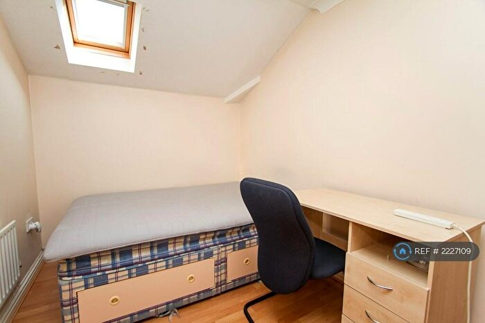 2 Bedroom Flat To Rent In Maddison Court, London, NW4