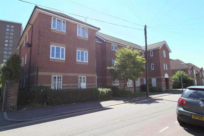 2 Bedroom Flat To Rent In Guildford Road, Southend-On-Sea, SS2