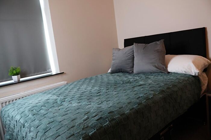 Studio To Rent In Room, Warren Street, DE24