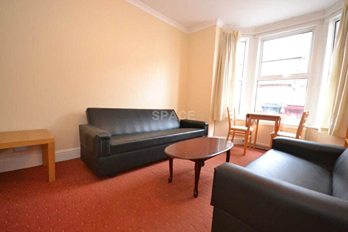 4 Bedroom Terraced House To Rent In St Edwards Road, Reading, Berkshire, RG6