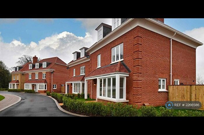 4 Bedroom Semi-Detached House To Rent In Sassoon Drive, London, EN4