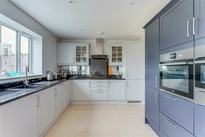 4 Bedroom Detached House For Sale In Oak Tree Close, Nazeing, EN9