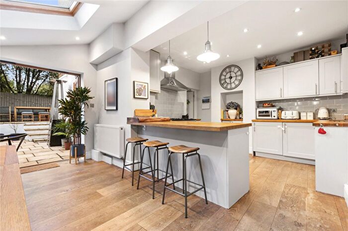 2 Bedroom Flat For Sale In East Hill, London, SW18