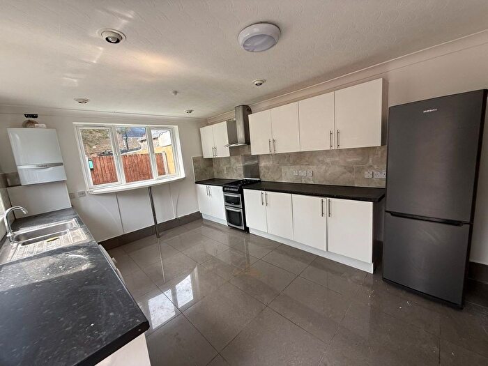 3 Bedroom Flat To Rent In Sprowston Road, London, E7
