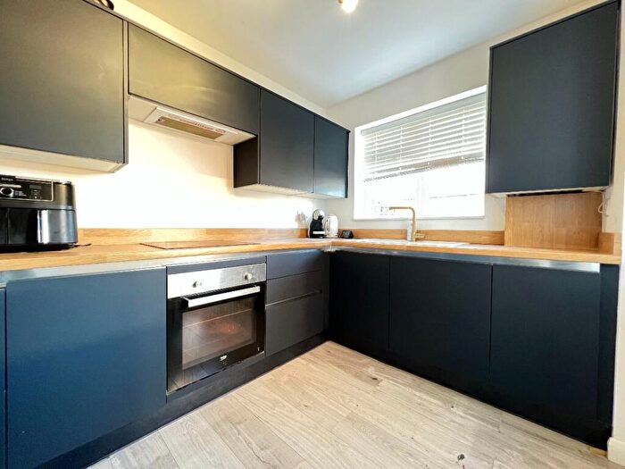 2 Bedroom Bungalow For Sale In Westcliff Gardens, Canvey Island, SS8