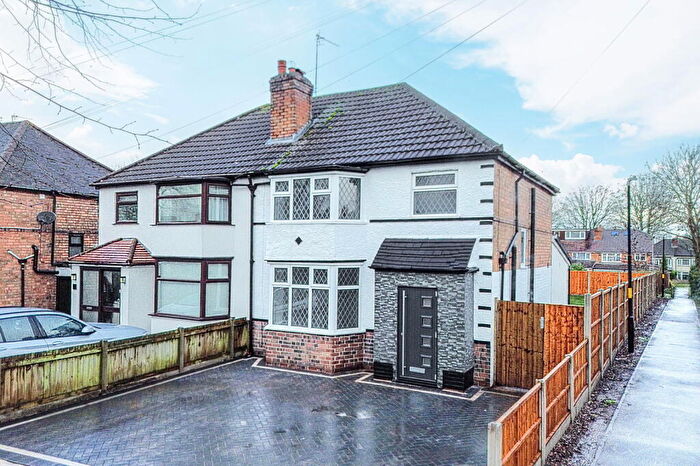 3 Bedroom Semi-Detached House For Sale In Scribers Lane, Hall Green, B28