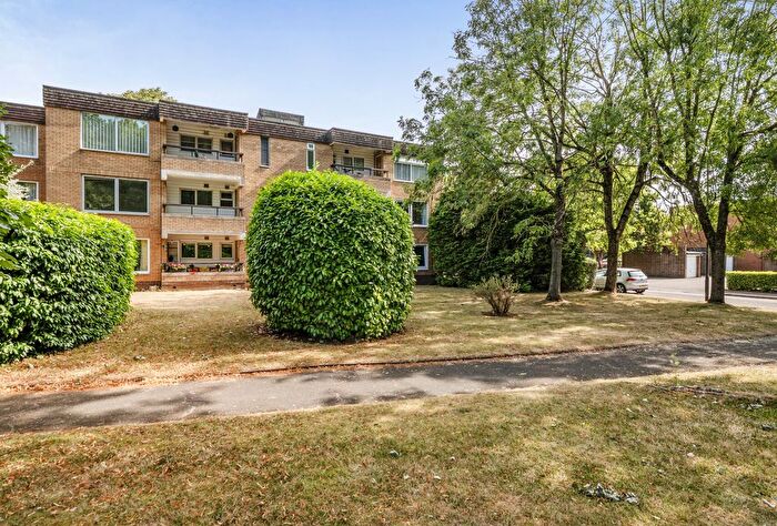 2 Bedroom Flat For Sale In Ashton, Harford Drive, Frenchay, Bristol, BS16