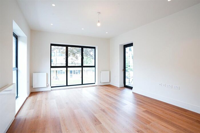 2 Bedroom Flat To Rent In Bredhurst Close, London, SE20