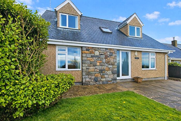 3 Bedroom Property For Sale In Pistyll, Pwllheli, LL53