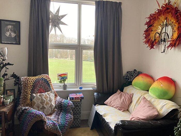 2 Bedroom Apartment To Rent In Rustlings Road, Hunters Bar, S11
