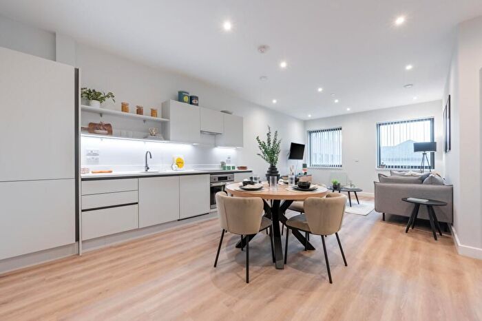 3 Bedroom Flat To Rent In Clairville Gardens, London, W7