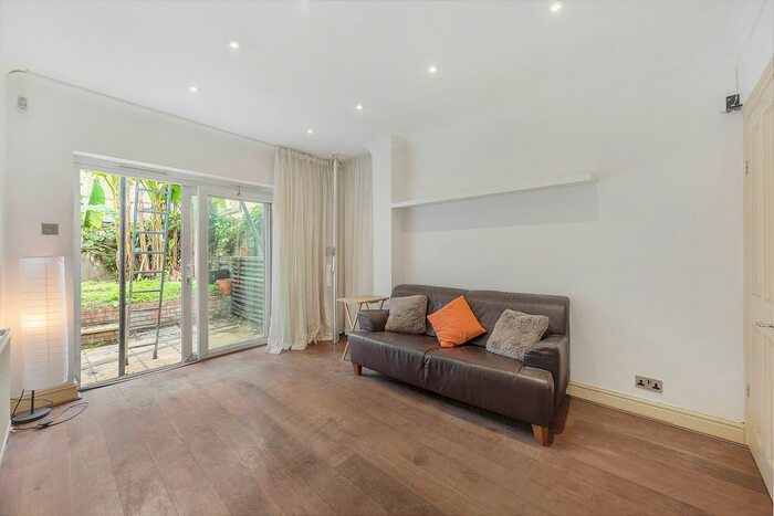 2 Bedroom Flat To Rent In Greyhound Road, Hammersmith, London, W6