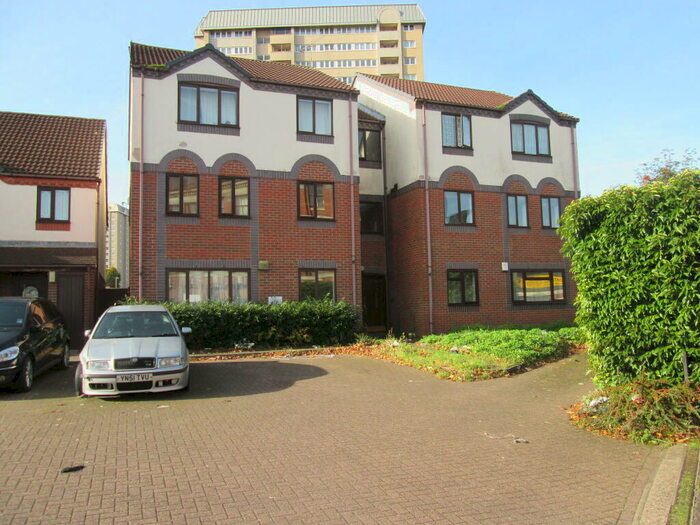 2 Bedroom Flat To Rent In Knoll Croft, Off Great Tindal Street, Ladywood, B16