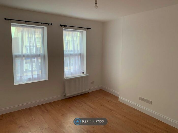 Studio To Rent In High Street North, Dunstable, LU6