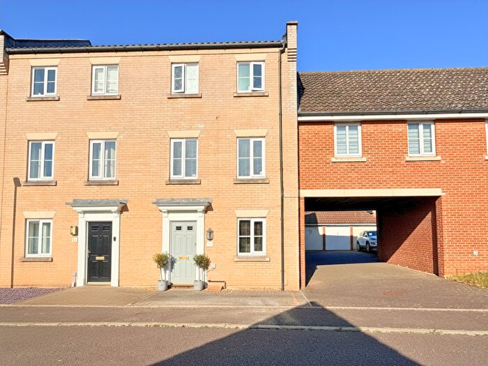 3 Bedroom Town House For Sale In Tummel Way, Attleborough, Norfolk, NR17