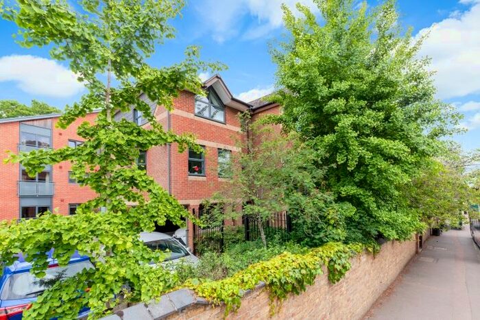 2 Bedroom Flat To Rent In Banbury Road, Oxford, OX2