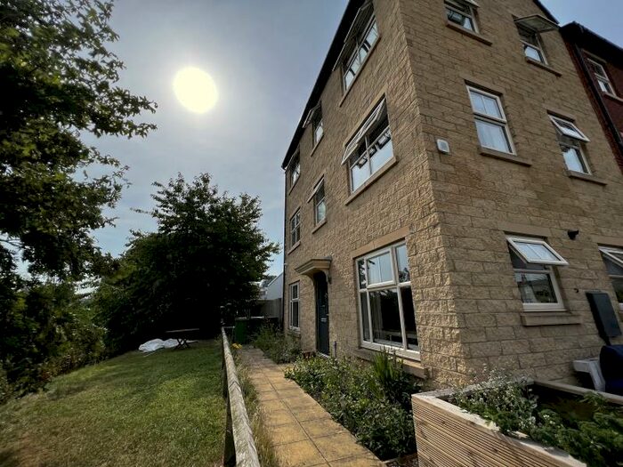 3 Bedroom Town House To Rent In Holts Crest Way, Leeds, LS12