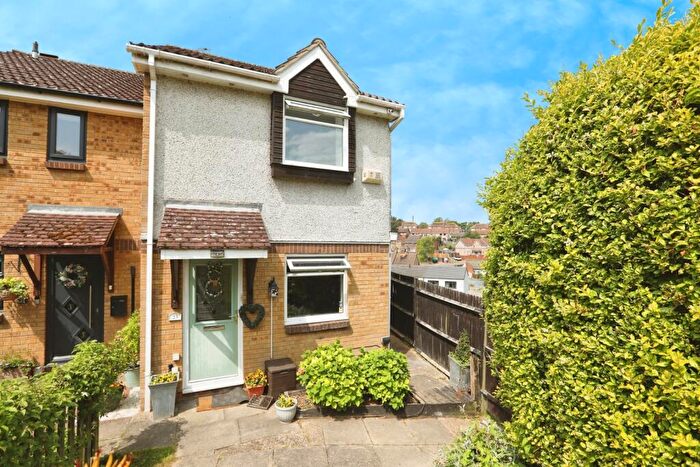 2 Bedroom End Of Terrace House For Sale In Freshwater Road, Chatham, Kent, ME5