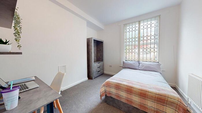5 Bedroom Flat To Rent In Moorland Avenue, Leeds, LS6