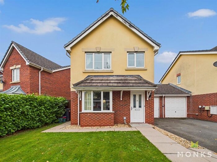 3 Bedroom Detached House For Sale In Parc Hafod, Four Crosses, Llanymynech, SY22