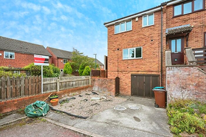 3 Bedroom Semi-detached House For Sale In Harvest Close, Nottingham, Nottinghamshire, NG5