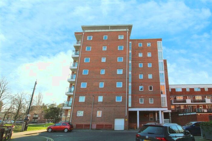 1 Bedroom Flat To Rent In Prince George Street, Portsmouth, Hampshire, PO1