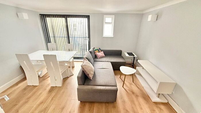 4 Bedroom Flat To Rent In Fortune Green Road, London, NW6