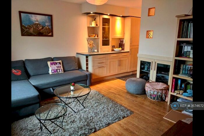 2 Bedroom Flat To Rent In Rodley, Leeds, LS13