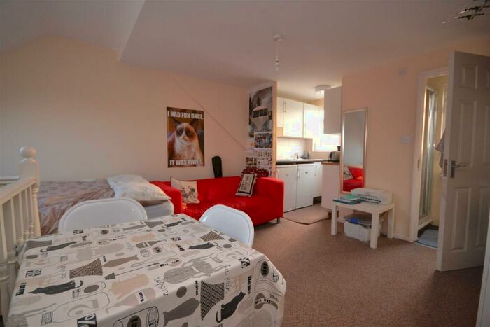 Studio To Rent In Basingstoke Road, Reading, RG2