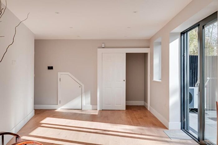 1 Bedroom Flat To Rent In Great North Road, East Finchley, N2