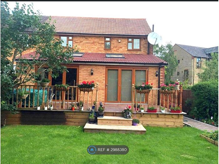 4 Bedroom Semi-Detached House To Rent In Walton Gardens, Waltham Abbey, EN9