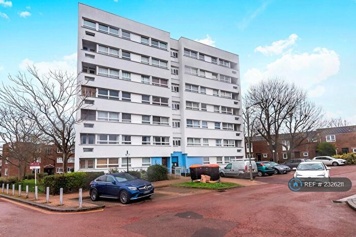 3 Bedroom Flat To Rent In Homemead, London, SW12
