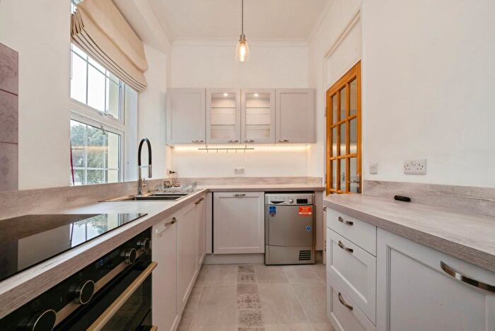 1 Bedroom Flat For Sale In East Cliff Road, Dawlish, Devon, EX7