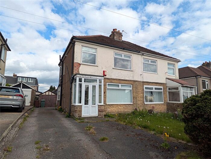 3 Bedroom Semi-Detached House To Rent In Farfield Grove, Bradford, West Yorkshire, BD6
