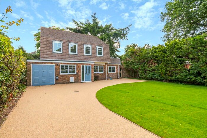 4 Bedroom Detached House To Rent In Barham Close, Weybridge, Surrey, KT13