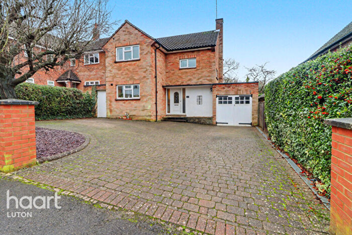 3 Bedroom Detached House For Sale In Honeygate, Luton, LU2