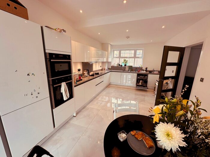 4 Bedroom Detached House To Rent In Winterview Close, London, N12