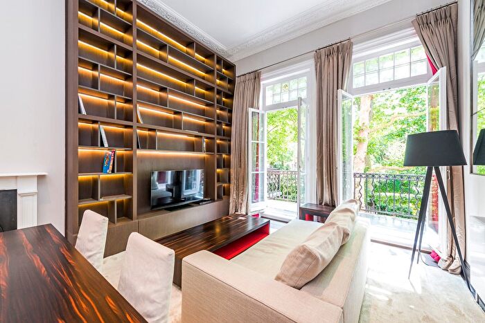 2 Bedroom Flat To Rent In London, SW5