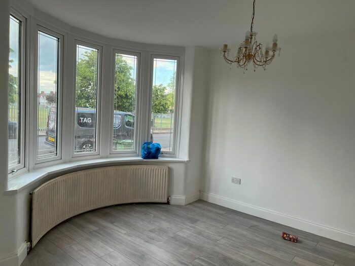 3 Bedroom Flat To Rent In Wilmington Gardens, Barking, IG11