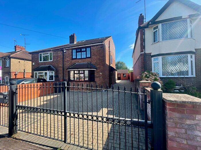 4 Bedroom Semi-Detached House To Rent In Leicester Road, Luton, LU4