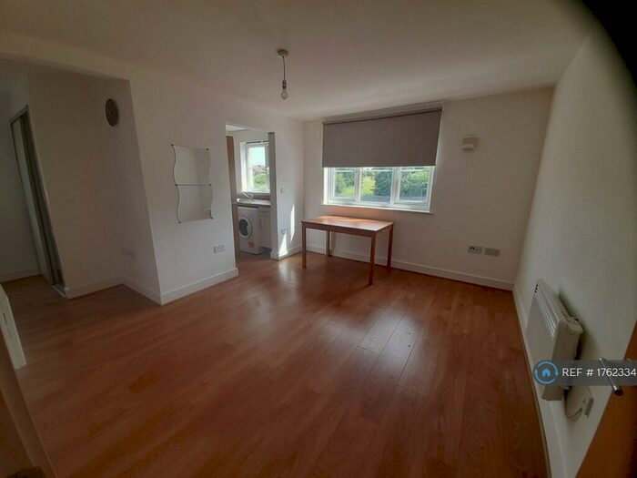 Studio To Rent In Stevenson Court, London, SE6