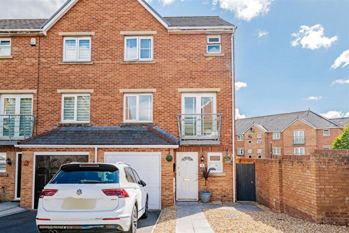 3 Bedroom End Of Terrace House For Sale In Clos Tyniad Glo, Barry, CF63