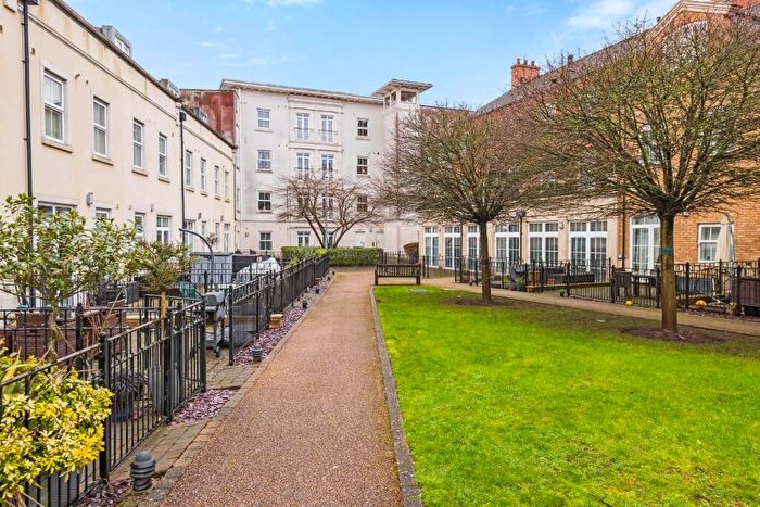 2 Bedroom Apartment For Sale In Main Street, Dickens Heath, B90