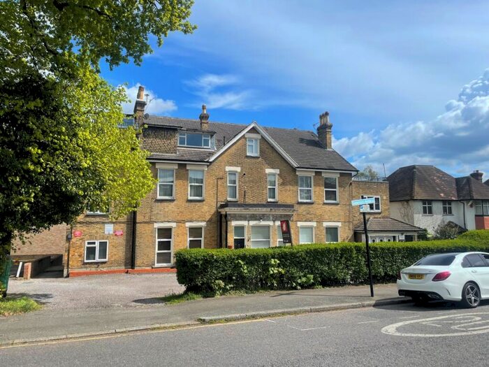 1 Bedroom Flat To Rent In Somertrees Avenue Grove Park, SE12