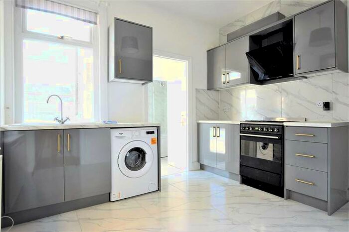 3 Bedroom Semi-Detached House To Rent In Vicarage Road, Sutton, SM1