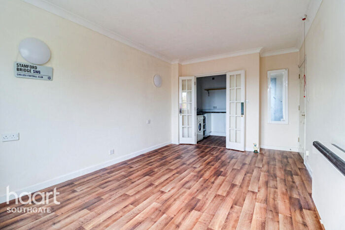 1 Bedroom Retirement Property For Sale In Avenue Road, London, N14